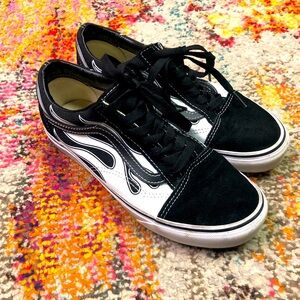 Vans Old Skool White Flames Skateboard Shoes
# 507698
Men's Size 5
Black White